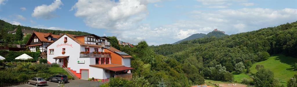 Gasthaus Trifelsblick Wernersberg Exterior foto
